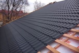 Що краще для покрівлі: профнастил або металочерепиця