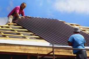 Правила укладання покрівлі з профнастилу