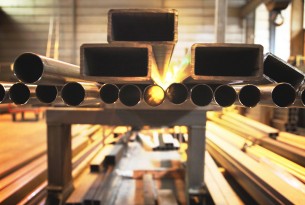 Труби сталеві електрозварні профільні – виробництво і застосування