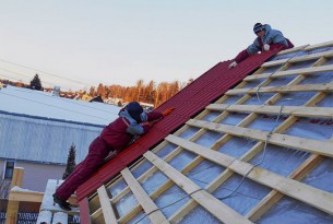Поради з укладання покрівлі з металочерепиці взимку